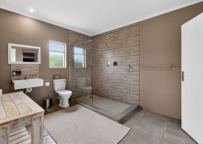 Kudu chalet's en-suite bathroom equipped with a shower