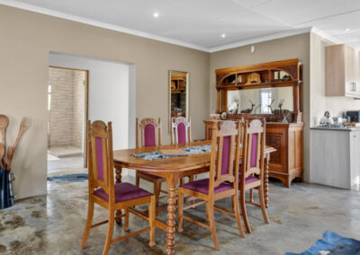 Kudu chalet's indoor dining area